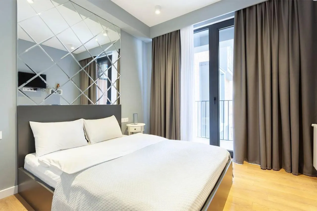 Wehost Apartment In A Luxurious Building ile iletişim
